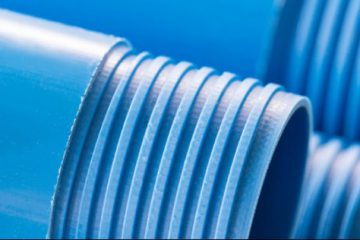 Tubo-in-pvc-rigido-di-colore-azzurro-per-piezometri-Plafondplast-Srl-e1582813525416-900x316_web